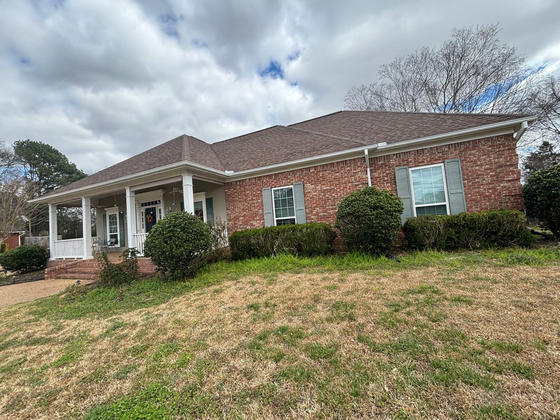 Finished residential roof on a brick home in Central Mississippi