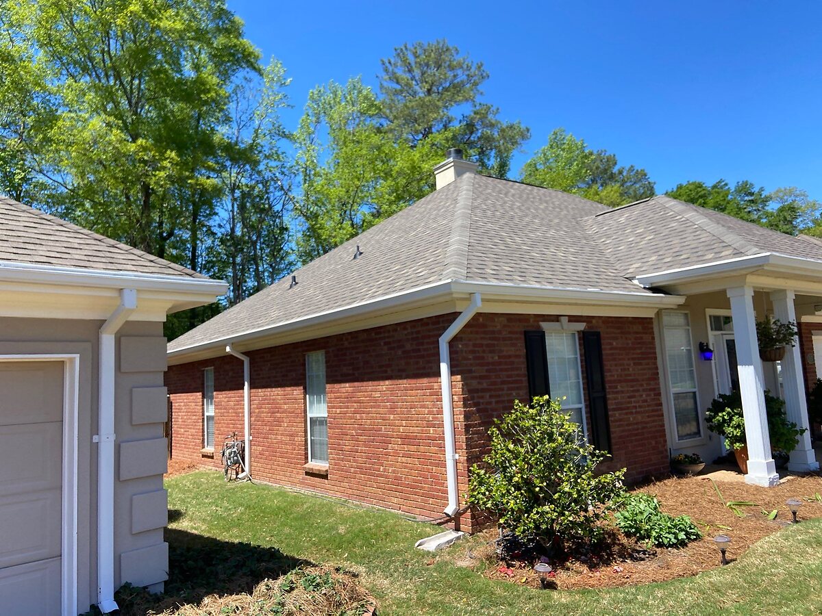A Central Mississippi home with a roof by the Dickerson Contracting crew