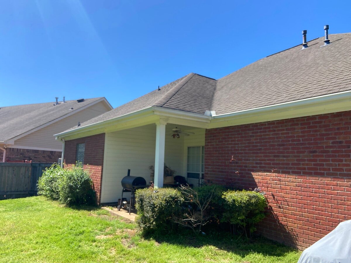 Finished residential roof on a brick home in Central Mississippi